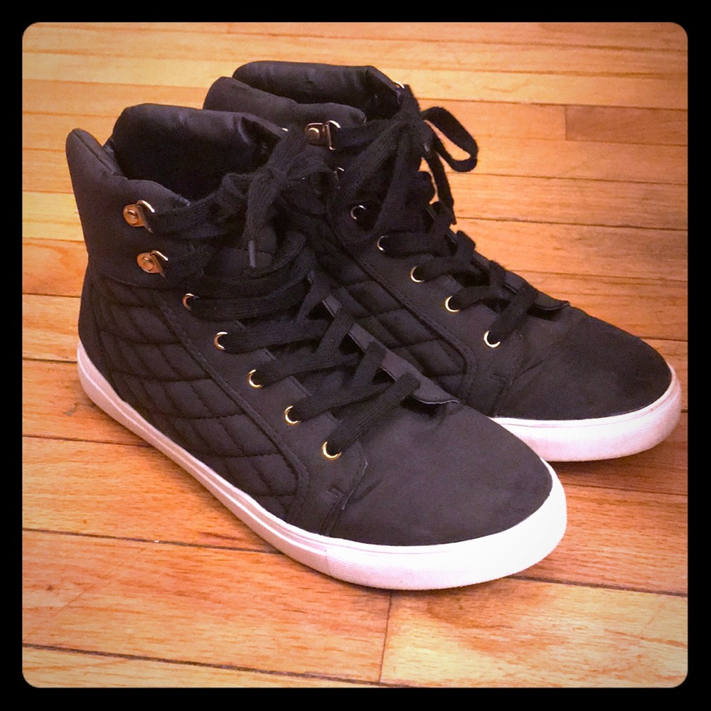 Shoedazzle high top sneaker